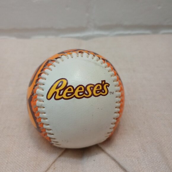 Reese's Peanut Butter Cup/Reese's Pieces Souvenir Baseball - Picture 4 of 5